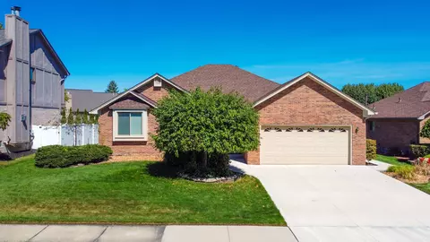 16479 Crosswind Ln, Macomb, MI 48042