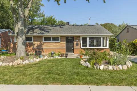 416 Essex St, Clawson, MI 48017
