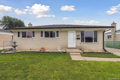 15868 Alsip St, Roseville, MI 48066