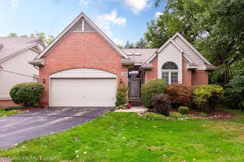 30532 Hazelwood Crt Ct, Farmington Hills, MI 48331