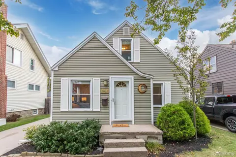 1710 Beaufield St, Ferndale, MI 48220