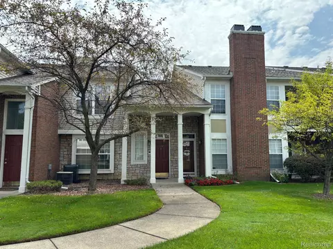 5784 Pine Aires Dr, Sterling Heights, MI 48314