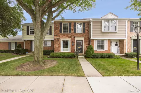 1280 Woodbridge St, Saint Clair Shores, MI 48080