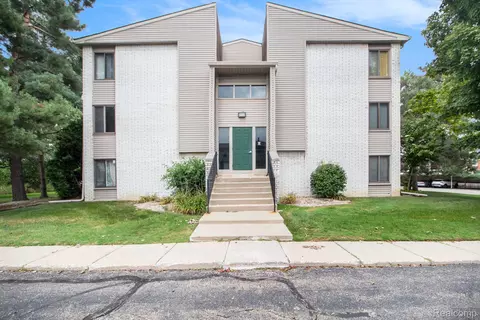 32005 W 12 Mile Rd #212, Farmington Hills, MI 48334