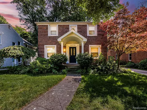 10755 Nadine Ave, Huntington Woods, MI 48070