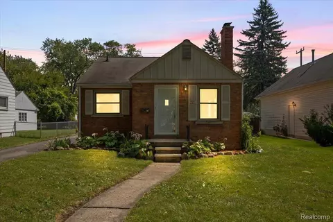 221 Starr Ave, Pontiac, MI 48341