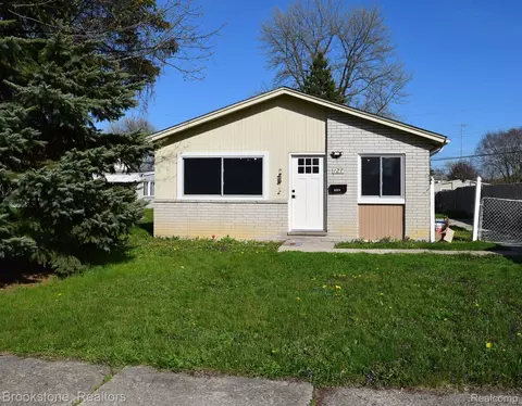 127 Beyne St, Mount Clemens, MI 48043