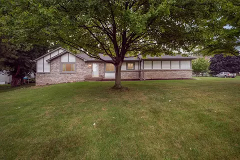 8670 Andorra Crt Ct, White Lake, MI 48386