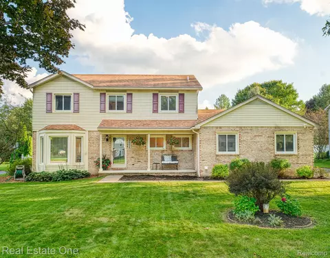 9664 Alger Dr, Brighton, MI 48114