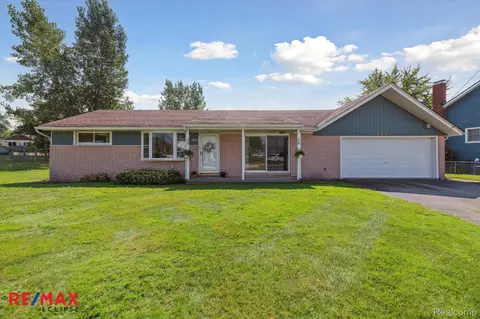 1488 Rossdale Dr, Waterford, MI 48328