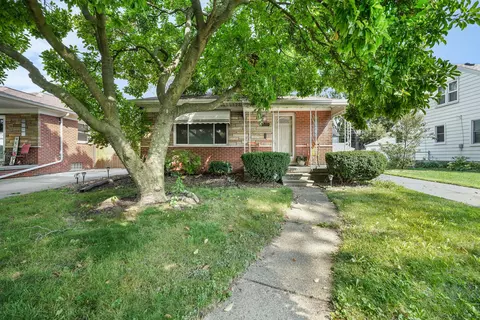 8057 Dale St, Center Line, MI 48015