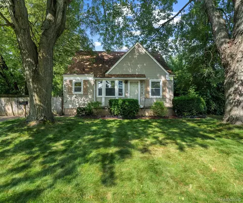 20575 W Garfield St E, Redford, MI 48240