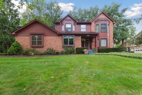 2220 Hickory Leaf Dr, Rochester Hills, MI 48309