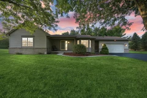 3107 Simsbury Crt Ct, Pinckney, MI 48169