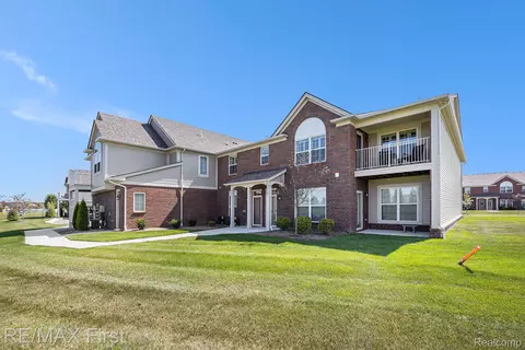 21931 Andover Dr, Macomb, MI 48042
