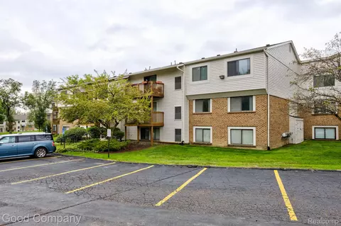 30056 W 12 Mile Rd #79, Farmington Hills, MI 48334