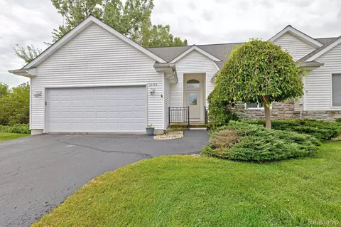 10154 Hawthorne Ridge Rd, Goodrich, MI 48438