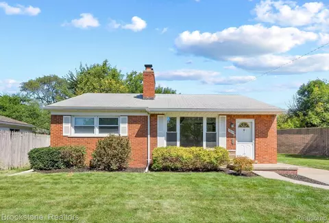 19601 Chalon St, Saint Clair Shores, MI 48080
