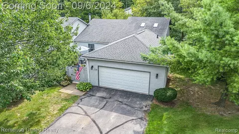 2763 Breckenridge Dr, Brighton, MI 48114