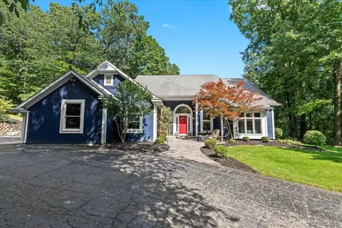 4851 Brighton Oaks Trl, Genoa, MI 48116