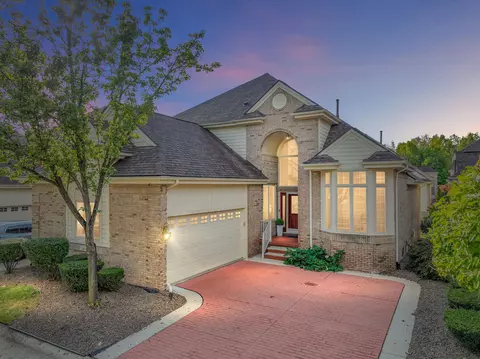 38139 N Vista Dr, Livonia, MI 48152