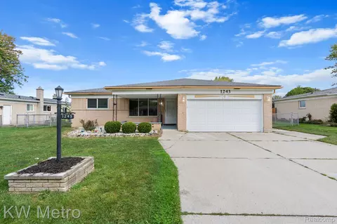 1243 Ashley Dr, Troy, MI 48085
