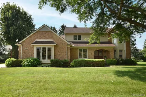 1051 Byron Dr, Troy, MI 48098