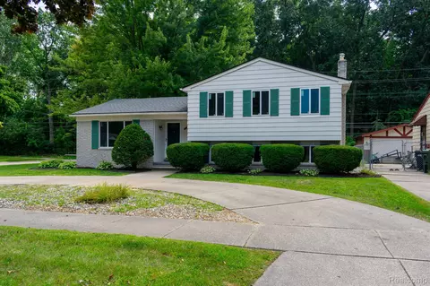 14652 Debbie Dr, Sterling Heights, MI 48313