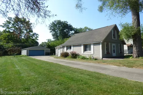 3010 Hessel Ave, Rochester Hills, MI 48307