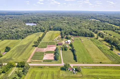 5821 Scotch Rd, Vassar, MI 48768