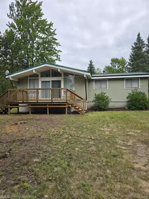 6961 Pineview Dr, Mancelona, MI 49659