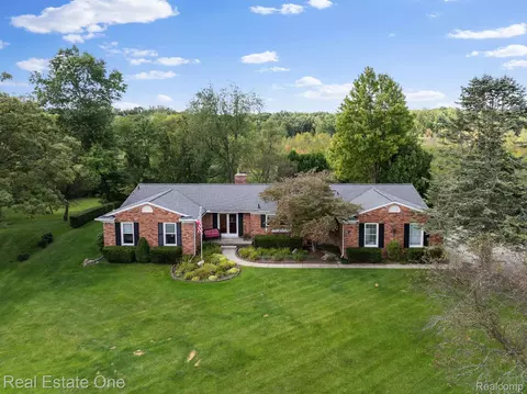 10728 Arbour Dr, Brighton, MI 48114