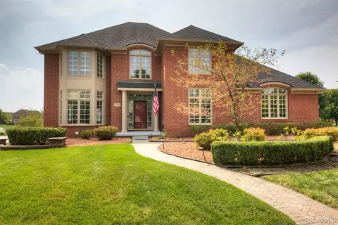 49169 Founders Crt Ct, Canton, MI 48187