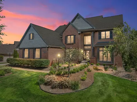 22114 York Mills Cir, Novi, MI 48374