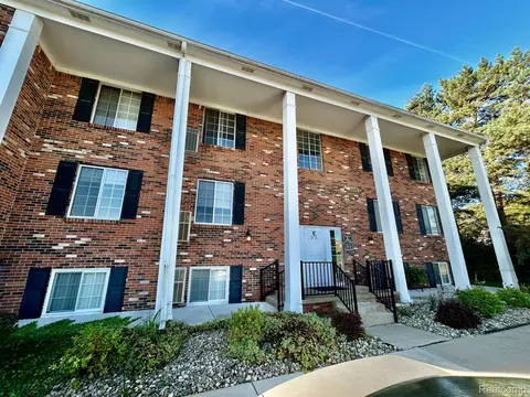 515 W Highland Rd # E6, Howell, MI 48843
