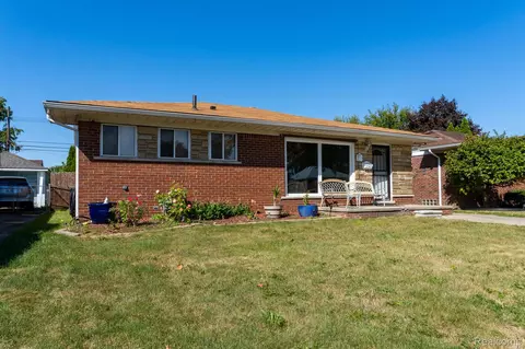 24555 Ridgecroft Ave, Eastpointe, MI 48021