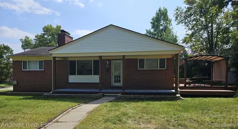 5 Medford Cir, Ann Arbor, MI 48104