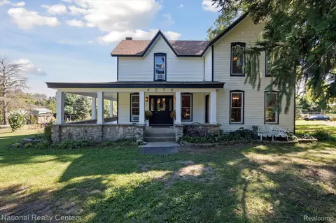 8078 Faussett Rd, Fenton, MI 48430
