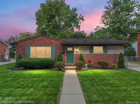 21839 Ontaga St, Farmington Hills, MI 48336
