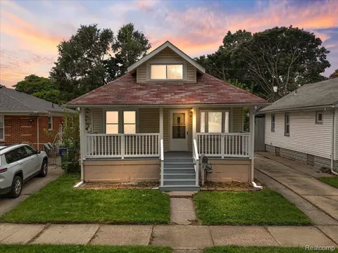 2966 Chandler Ave, Lincoln Park, MI 48146