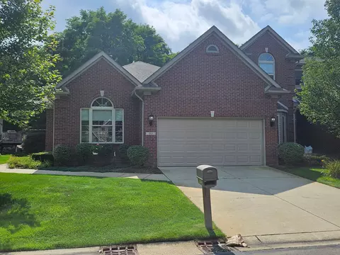 9533 Kingsway Cir, Springfield, MI 48348
