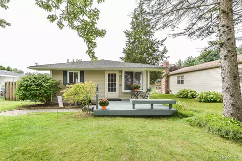 3482 Junior Dr, Pinckney, MI 48169