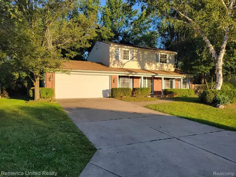 1941 Hopkins Dr, Wixom, MI 48393