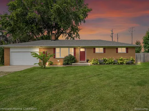 7171 Clintonville Rd, Independence, MI 48348