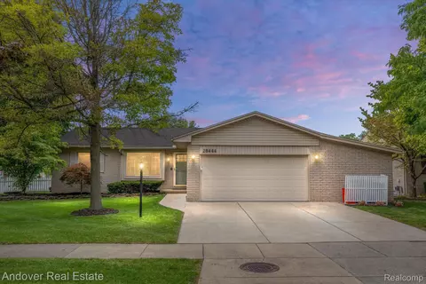 28444 Gita St, Livonia, MI 48154