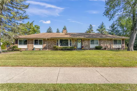 34396 Parkdale St, Livonia, MI 48150