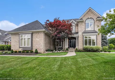 4614 Waterbury Dr, Clarkston, MI 48348
