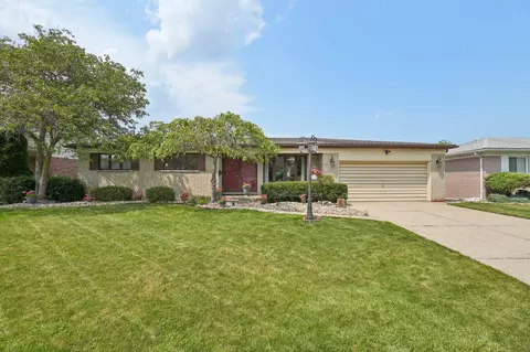 22431 Lavon St, Saint Clair Shores, MI 48081