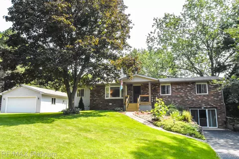 5107 King Rd, Genoa, MI 48843