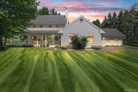 9436 Blueberry Hl, Howell, MI 48843